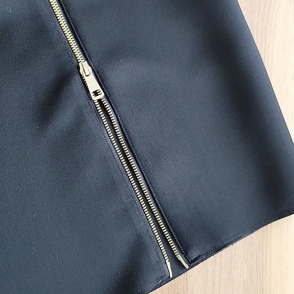 Witchery black pencil skirt w/ gold zipper sz 2 or XS - Picture 3 of 6